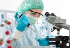 cientista no laboratório