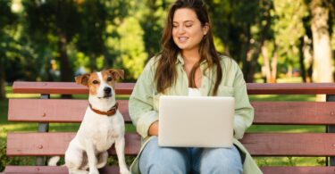 Procura online de produtos para animais de companhia aumenta